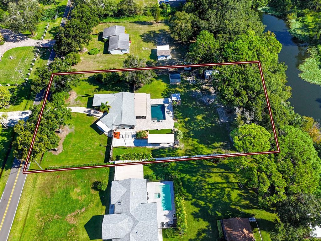 Image 2 of property listing at 7913 BEASLEY ROAD, Tampa, FL 33615
