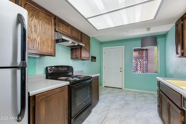 6 E MANZANITA Drive, Phoenix, AZ 85020