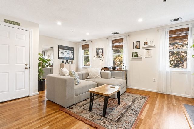 15 Main Street B, Boston, MA 02129