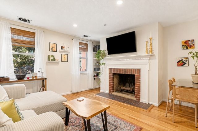 15 Main Street B, Boston, MA 02129