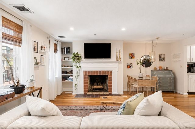 15 Main Street B, Boston, MA 02129