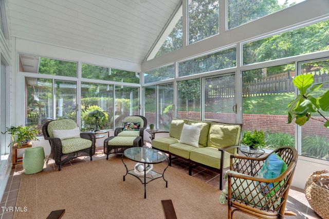 4 Roundtree Court, Johnson City, TN 37604