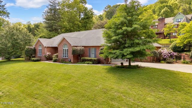 4 Roundtree Court, Johnson City, TN 37604