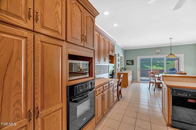 4 Roundtree Court, Johnson City, TN 37604