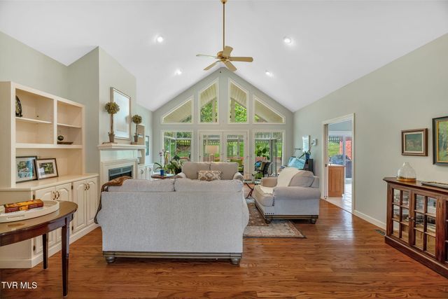 4 Roundtree Court, Johnson City, TN 37604