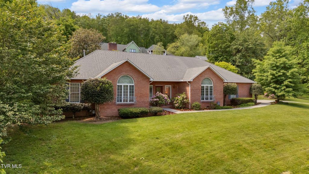 4 Roundtree Court, Johnson City, TN 37604