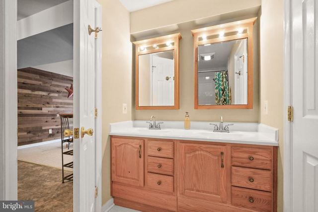8317 MIDDLE RUDDINGS DR, Lorton, VA 22079