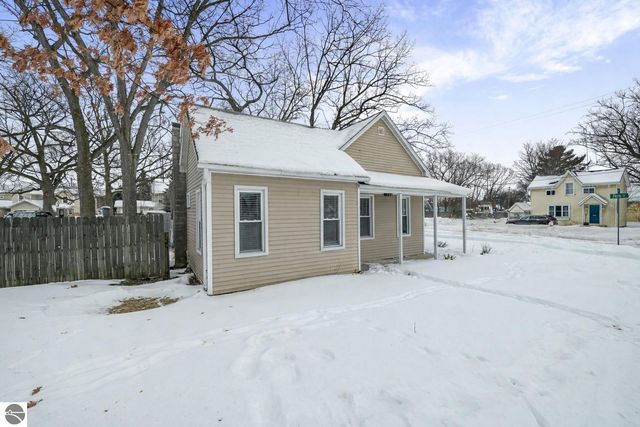 1004 Boyd Avenue, Traverse City, MI 49686