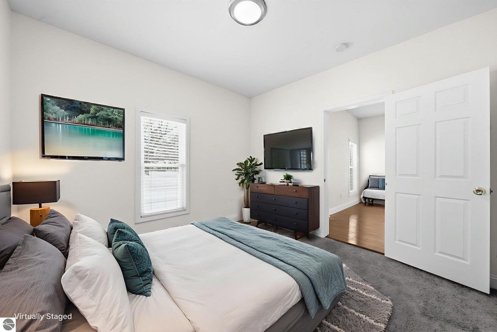 Image 17 of property listing at 1004 Boyd Avenue, Traverse City, MI 49686