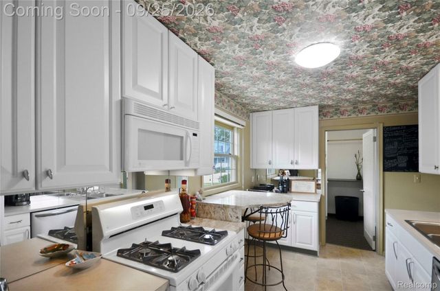 8444 Hettenberger Avenue, Warren, MI 48093