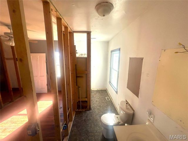 98 SW 200` AVE, Carrollton, IL 62016