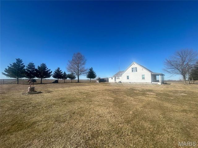 98 SW 200` AVE, Carrollton, IL 62016