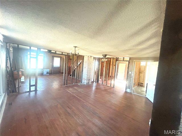 98 SW 200` AVE, Carrollton, IL 62016