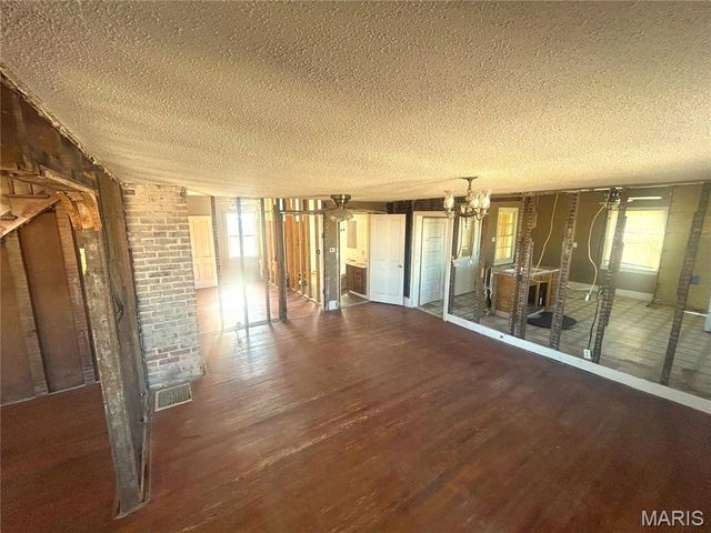 98 SW 200` AVE, Carrollton, IL 62016