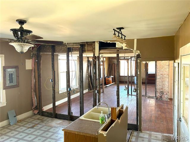 98 SW 200` AVE, Carrollton, IL 62016