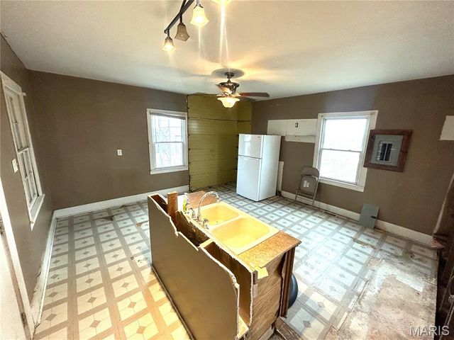 98 SW 200` AVE, Carrollton, IL 62016