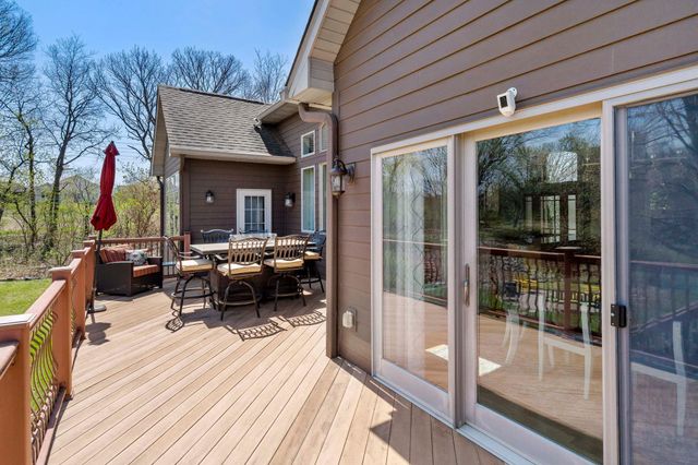 8916 Whispering Oaks Trail, Shakopee, MN 55379