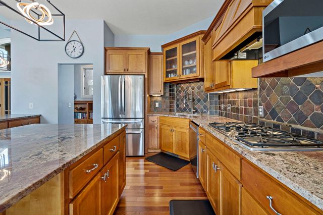 8916 Whispering Oaks Trail, Shakopee, MN 55379