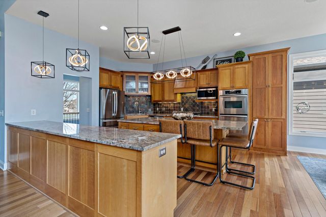 8916 Whispering Oaks Trail, Shakopee, MN 55379