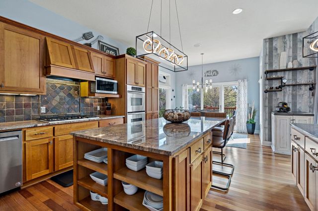 8916 Whispering Oaks Trail, Shakopee, MN 55379