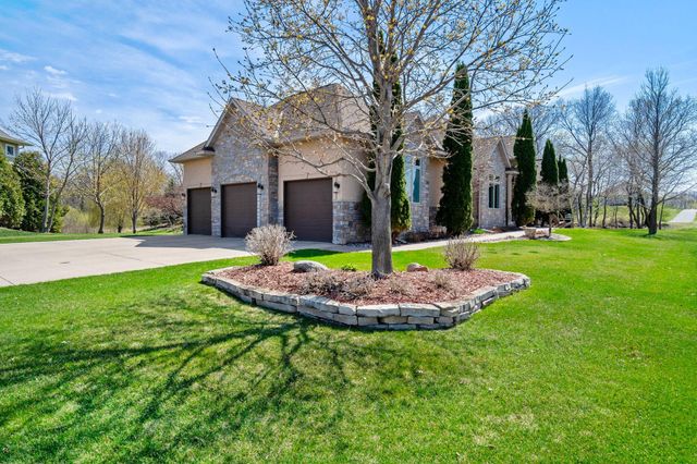 8916 Whispering Oaks Trail, Shakopee, MN 55379