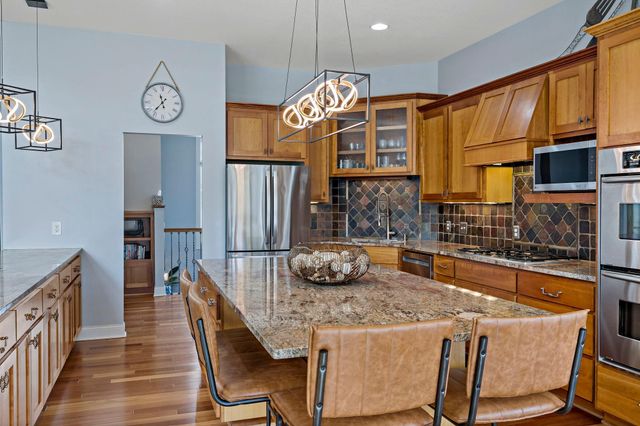 8916 Whispering Oaks Trail, Shakopee, MN 55379