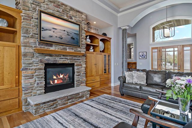 8916 Whispering Oaks Trail, Shakopee, MN 55379