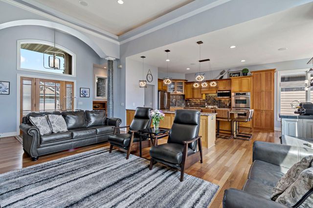 8916 Whispering Oaks Trail, Shakopee, MN 55379