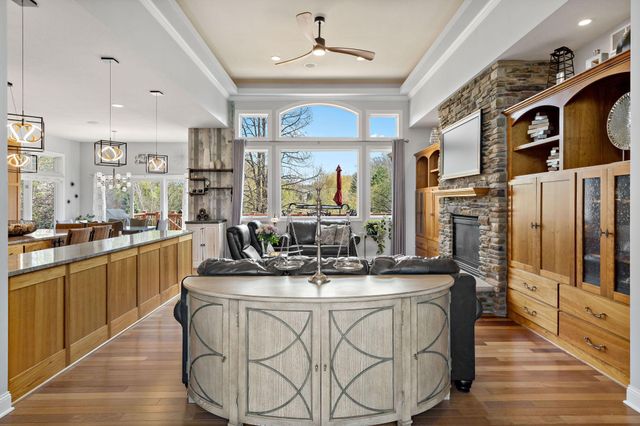 8916 Whispering Oaks Trail, Shakopee, MN 55379