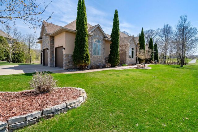 8916 Whispering Oaks Trail, Shakopee, MN 55379