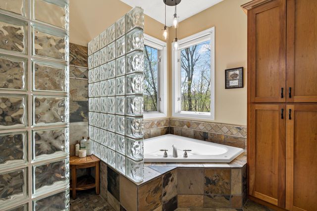 8916 Whispering Oaks Trail, Shakopee, MN 55379