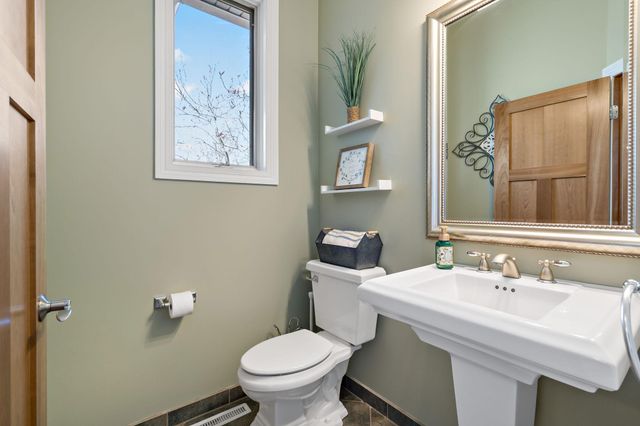 8916 Whispering Oaks Trail, Shakopee, MN 55379