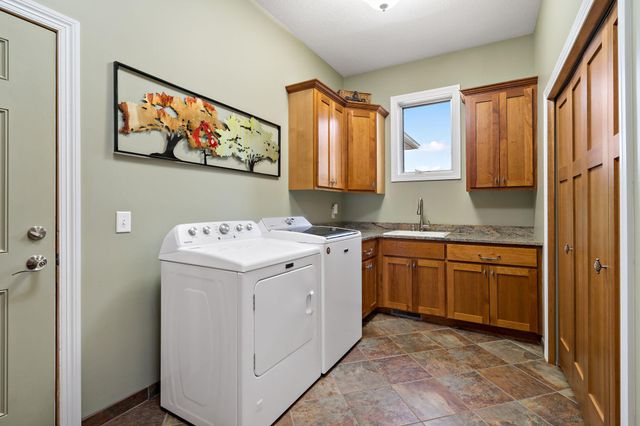 8916 Whispering Oaks Trail, Shakopee, MN 55379