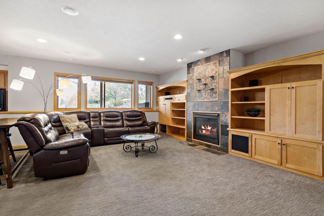 8916 Whispering Oaks Trail, Shakopee, MN 55379