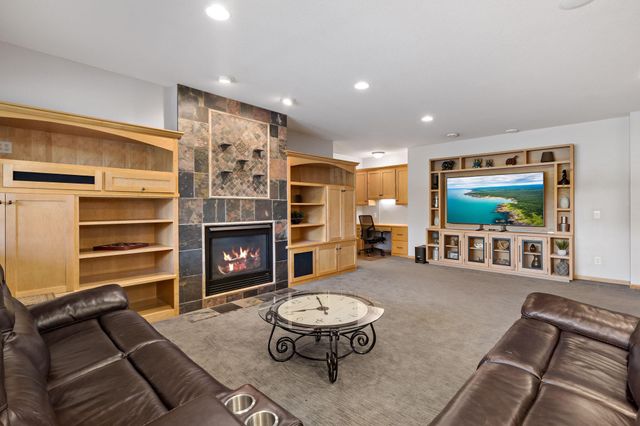 8916 Whispering Oaks Trail, Shakopee, MN 55379