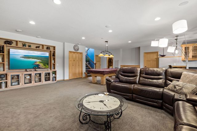 8916 Whispering Oaks Trail, Shakopee, MN 55379