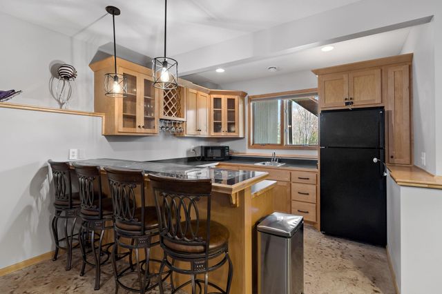 8916 Whispering Oaks Trail, Shakopee, MN 55379