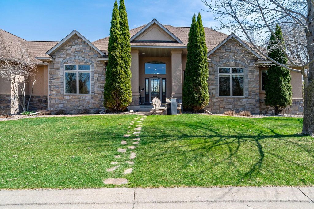 8916 Whispering Oaks Trail, Shakopee, MN 55379