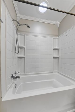 1260 Candlewood Lane, Ypsilanti, MI 48198