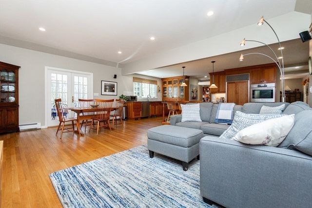 133 Glezen Ln, Wayland, MA 01778