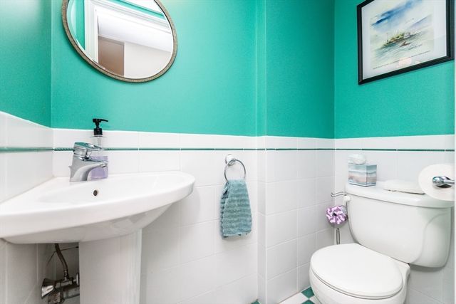 133 Glezen Ln, Wayland, MA 01778