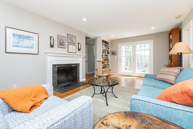 133 Glezen Ln, Wayland, MA 01778