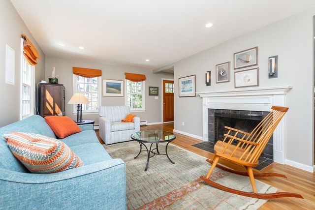 133 Glezen Ln, Wayland, MA 01778