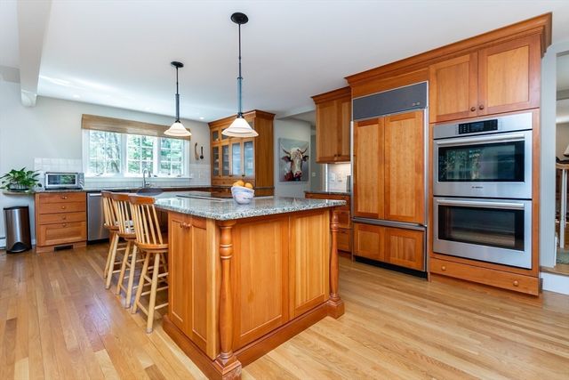 133 Glezen Ln, Wayland, MA 01778