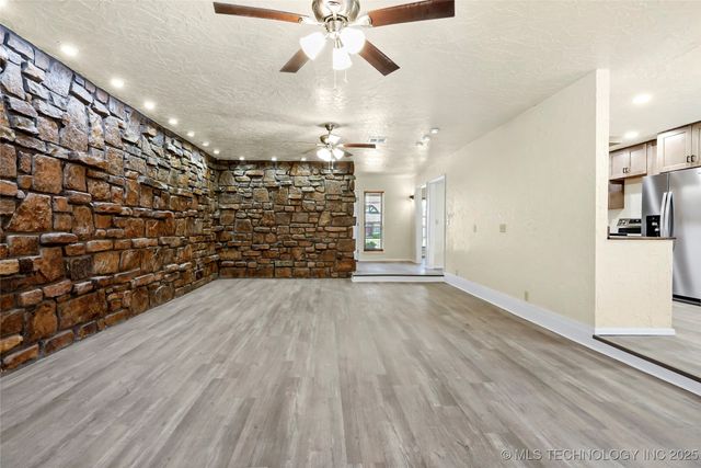 6676 S Jamestown Place S, Tulsa, OK 74133