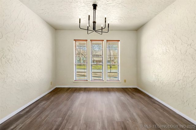 6676 S Jamestown Place S, Tulsa, OK 74133