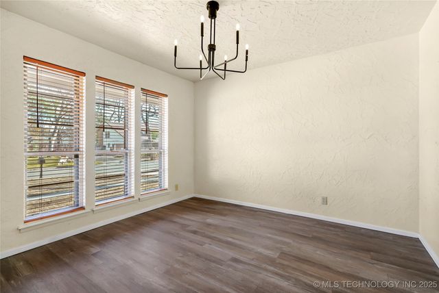 6676 S Jamestown Place S, Tulsa, OK 74133