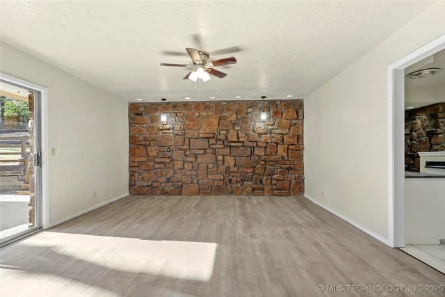 6676 S Jamestown Place S, Tulsa, OK 74133