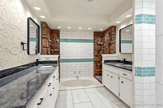 6676 S Jamestown Place S, Tulsa, OK 74133