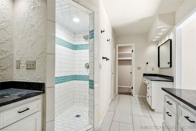 6676 S Jamestown Place S, Tulsa, OK 74133